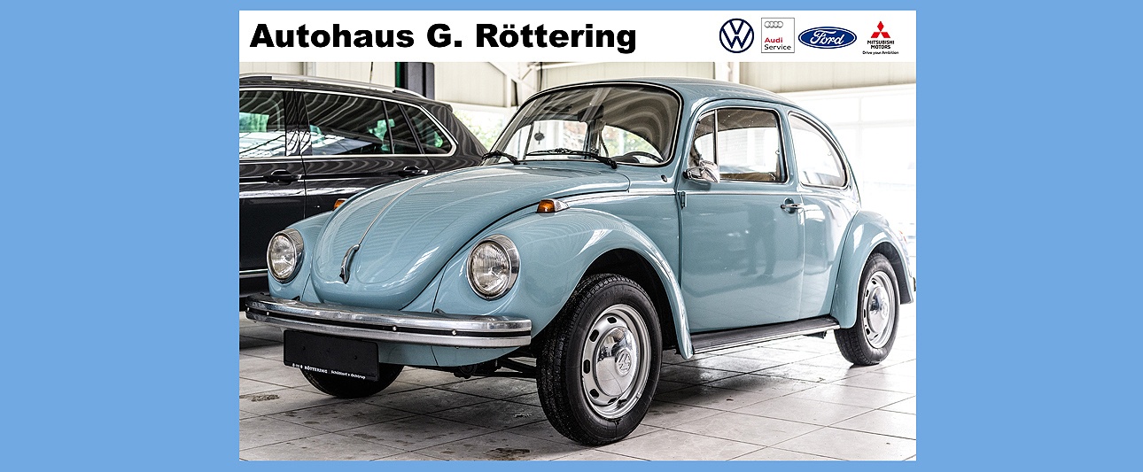 Ein hellblauer historischer VW Käfer