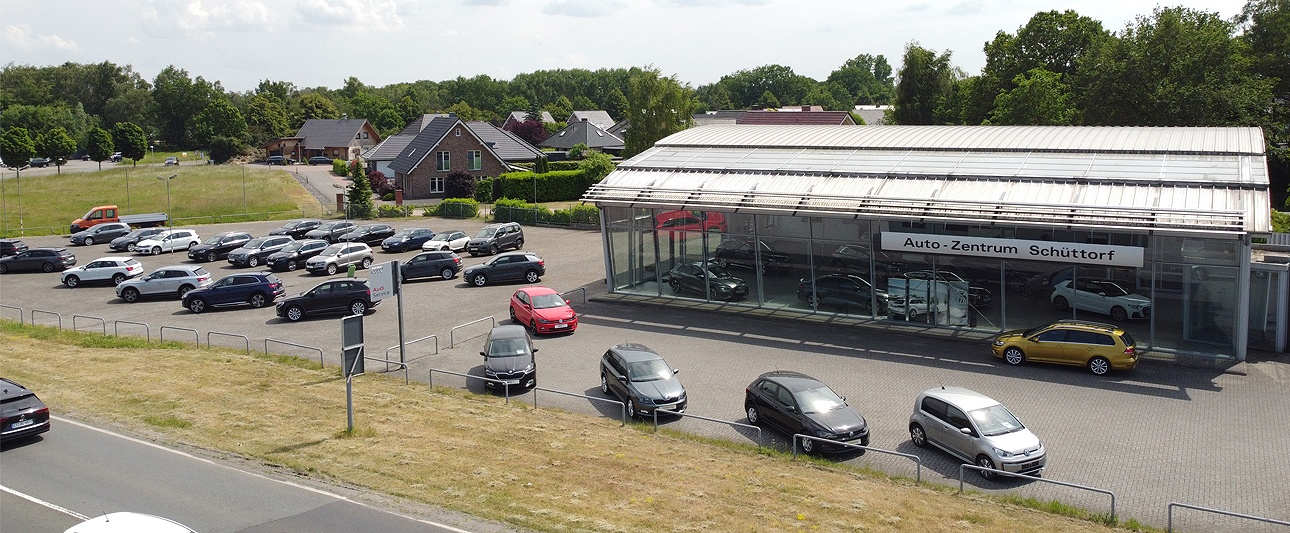 Außenansicht Autohaus Röttering mit Gelände